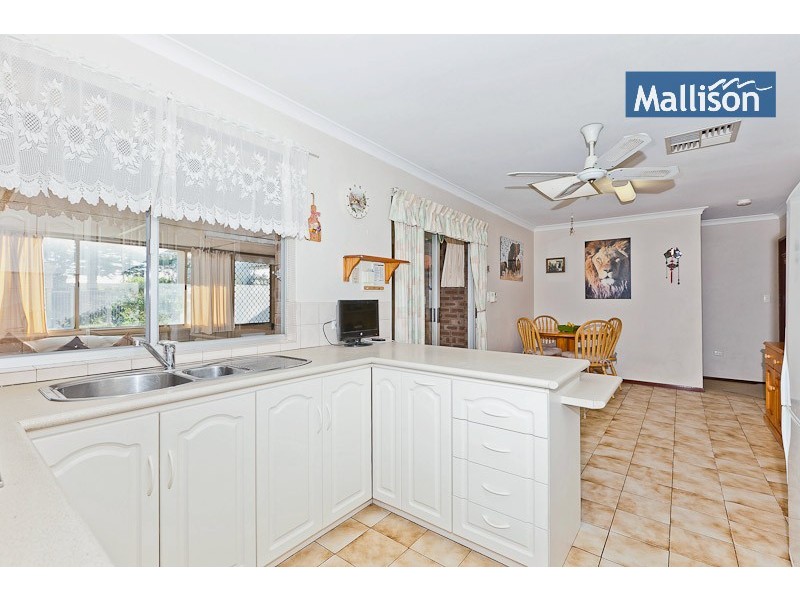 130 Grovelands Drive, Camillo WA 6111