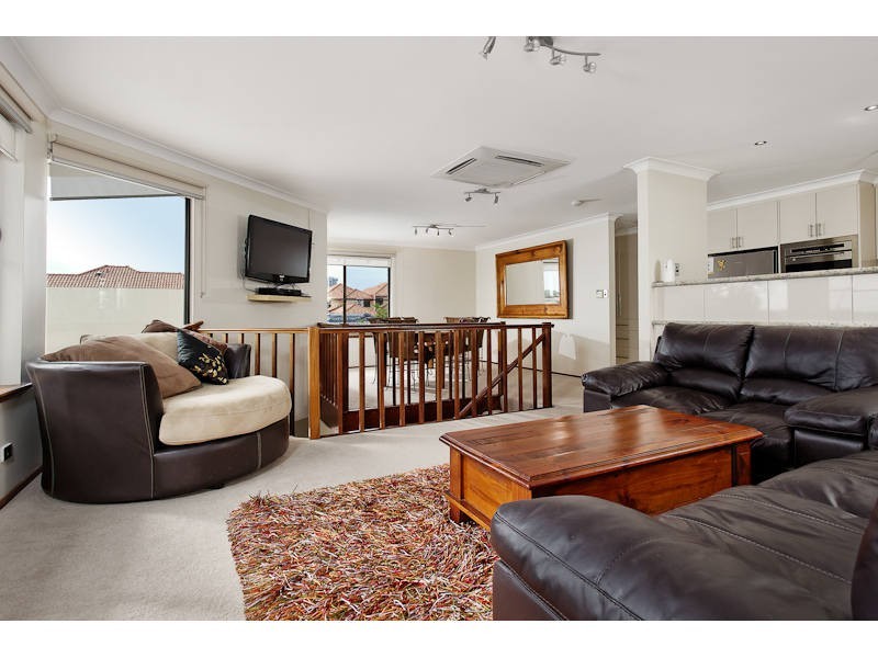 3/4 Soldiers Cove Terrace, Dudley Park WA 6210