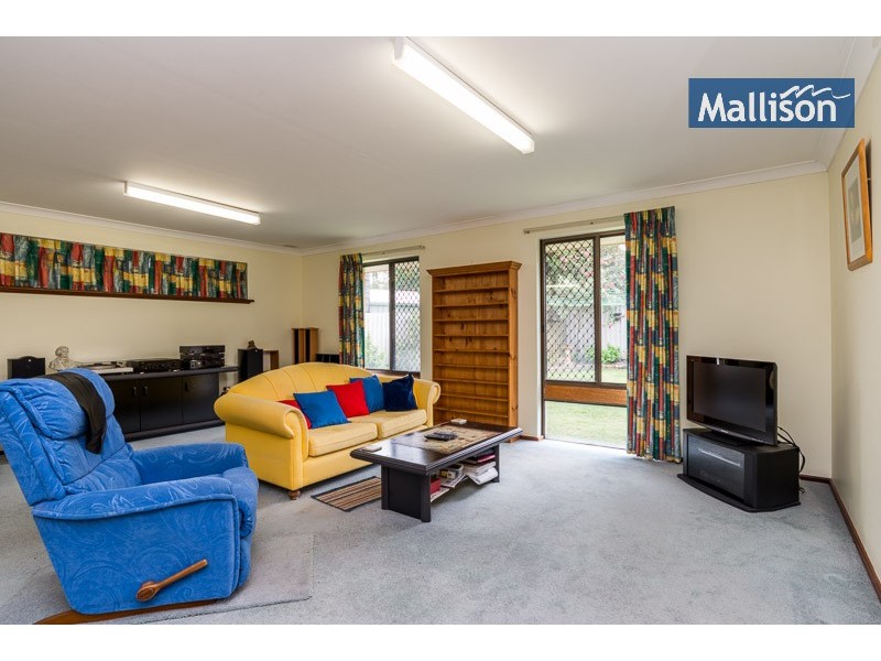 24 Nicholls Crescent, Bull Creek WA 6149