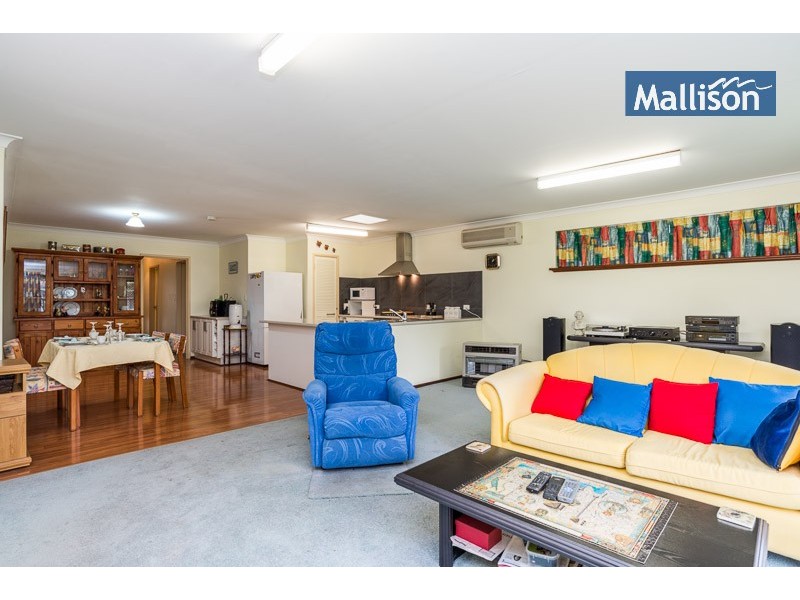 24 Nicholls Crescent, Bull Creek WA 6149