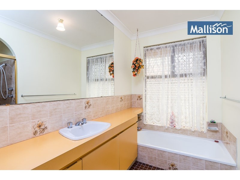 24 Nicholls Crescent, Bull Creek WA 6149