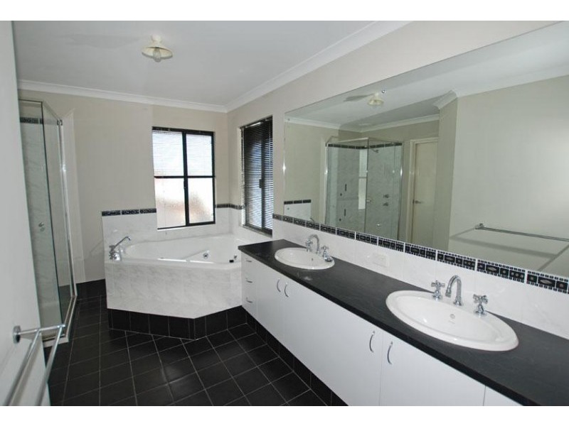 6 Elmore Way, High Wycombe WA 6057