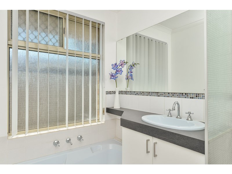 20 Jooleen Way, Thornlie WA 6108