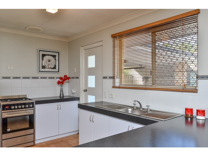 20 Jooleen Way, Thornlie WA 6108