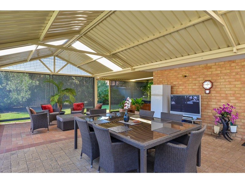 20 Jooleen Way, Thornlie WA 6108