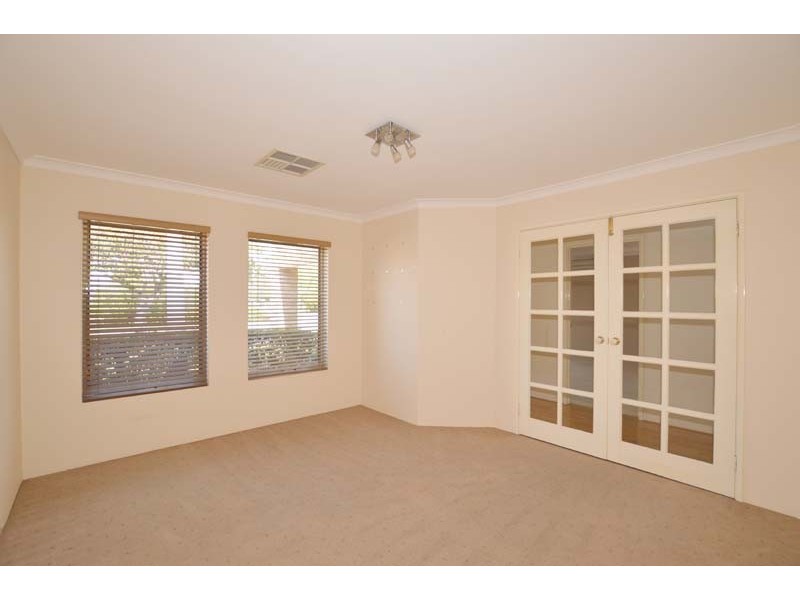 16 Lexington Avenue, Canning Vale WA 6155