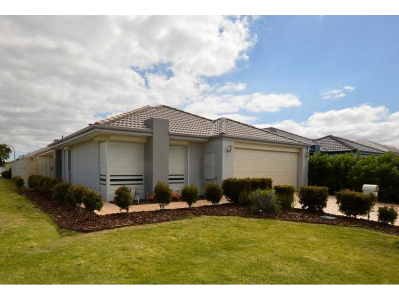 4 Finsbury Drive, Thornlie WA 6108