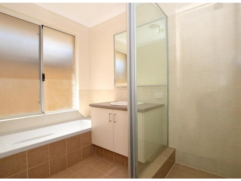 4 Finsbury Drive, Thornlie WA 6108