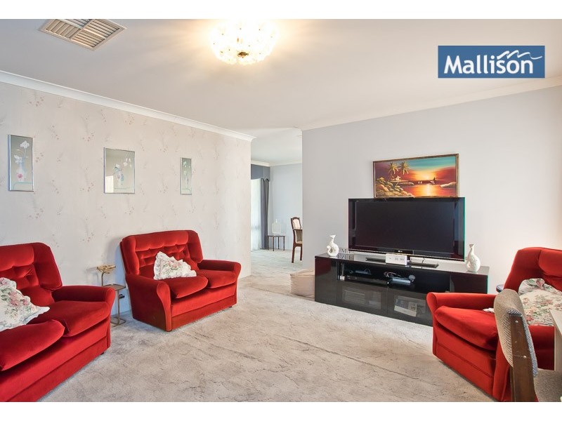 18 Ambassador Court, Thornlie WA 6108