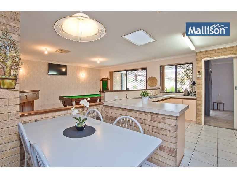 18 Ambassador Court, Thornlie WA 6108