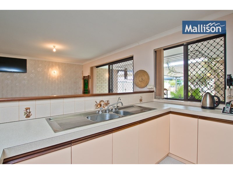 18 Ambassador Court, Thornlie WA 6108