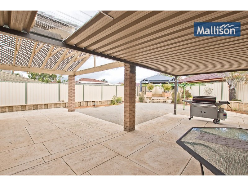 18 Ambassador Court, Thornlie WA 6108