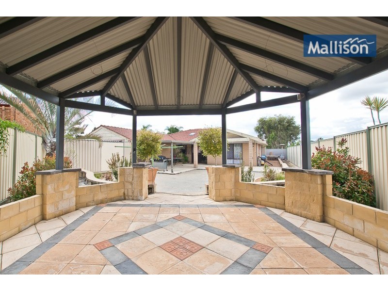 18 Ambassador Court, Thornlie WA 6108