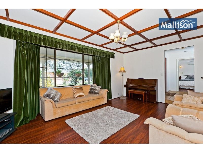 4 Coombs Place, Bateman WA 6150