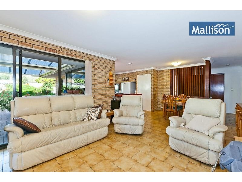 4 Coombs Place, Bateman WA 6150