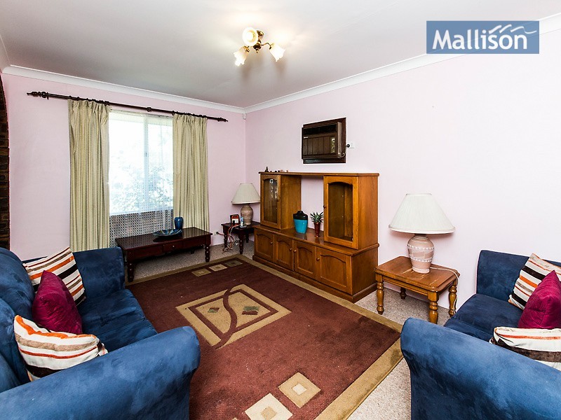17 Whiteman Street, Thornlie WA 6108