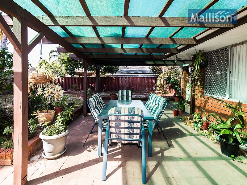 17 Whiteman Street, Thornlie WA 6108