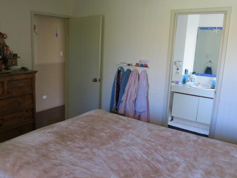 16 Sapling Rd, Camillo WA 6111