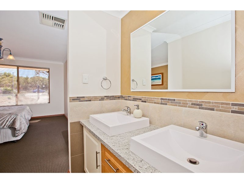 12 Wilfred Road, Canning Vale WA 6155