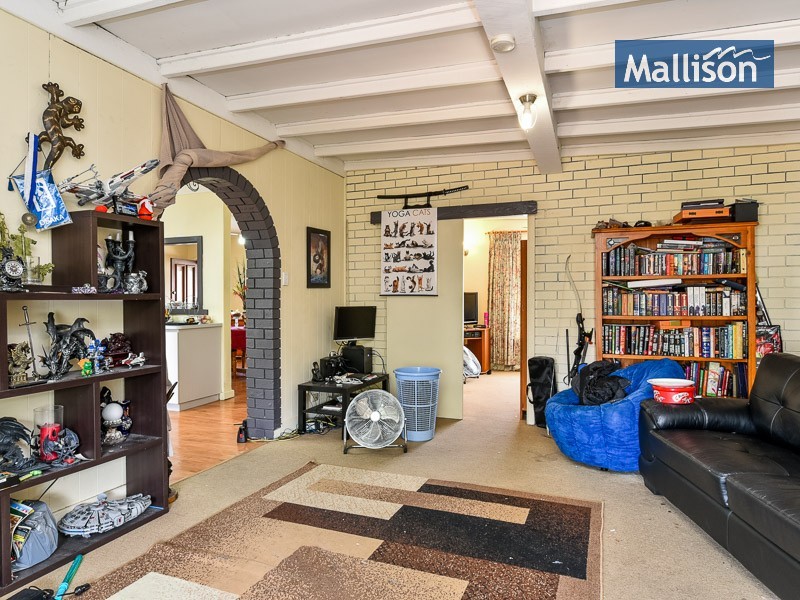 104 Spring Road, Thornlie WA 6108