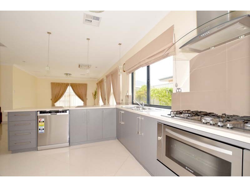 17 Archdale Loop, Piara Waters WA 6112