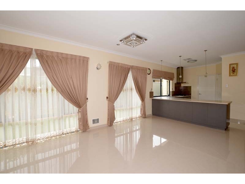 17 Archdale Loop, Piara Waters WA 6112