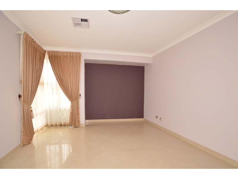 17 Archdale Loop, Piara Waters WA 6112