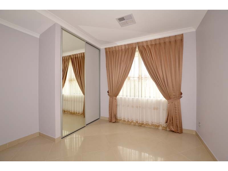 17 Archdale Loop, Piara Waters WA 6112