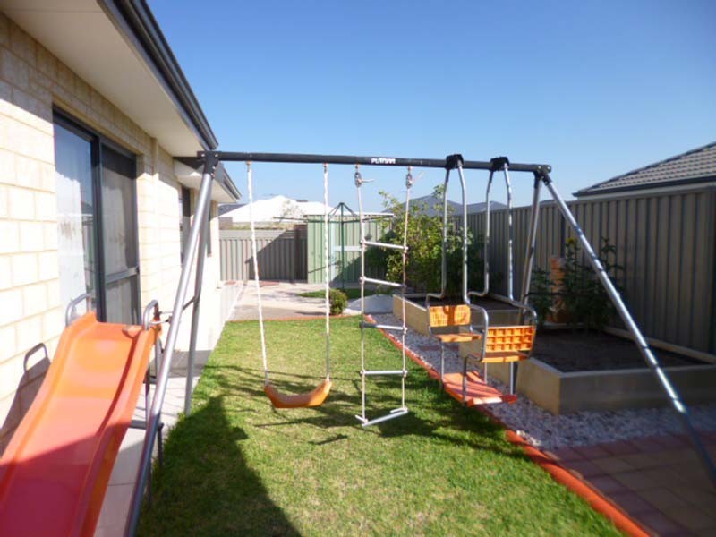 17 Archdale Loop, Piara Waters WA 6112