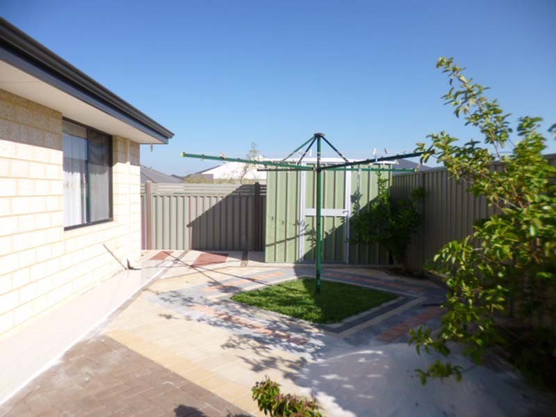 17 Archdale Loop, Piara Waters WA 6112