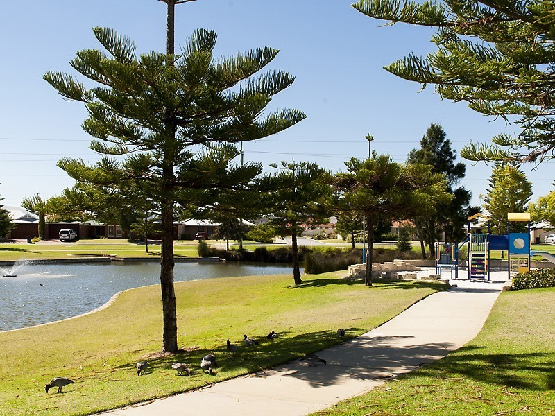 15 Flynn Street, Canning Vale WA 6155