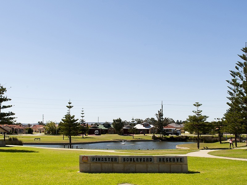 15 Flynn Street, Canning Vale WA 6155