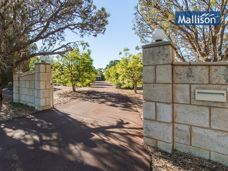 12 Foxton Drive, Oakford WA 6121