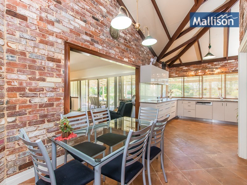 12 Foxton Drive, Oakford WA 6121