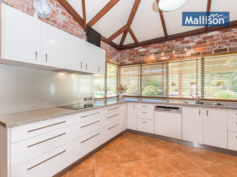 12 Foxton Drive, Oakford WA 6121