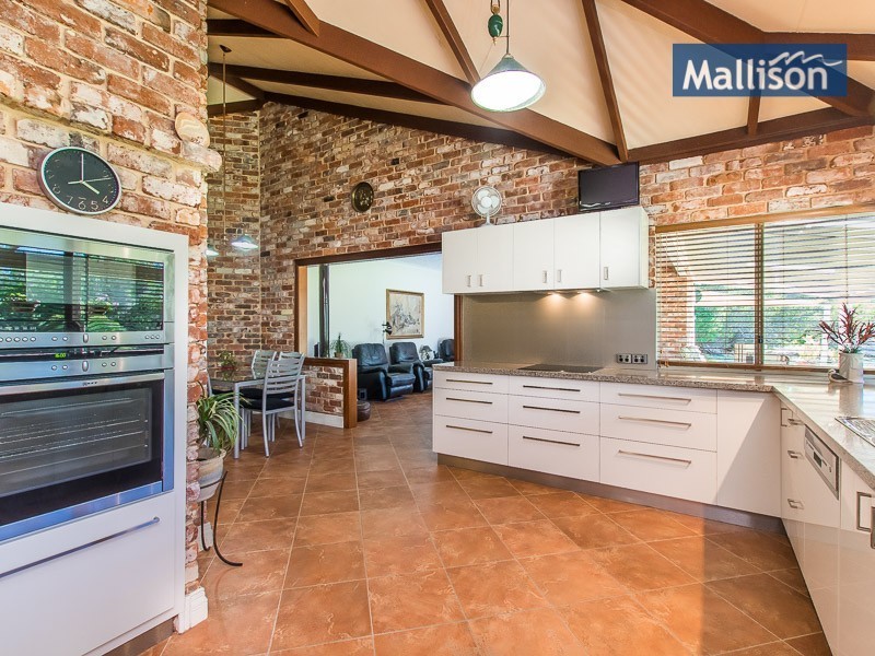 12 Foxton Drive, Oakford WA 6121