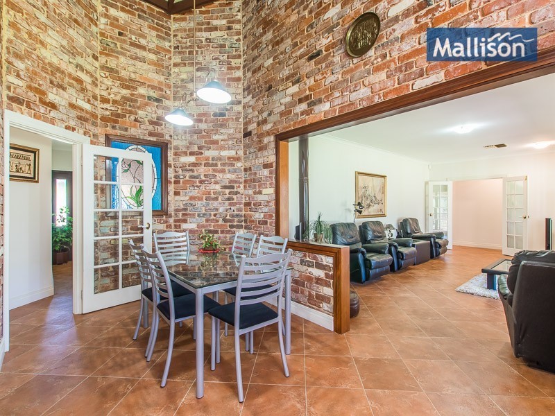 12 Foxton Drive, Oakford WA 6121