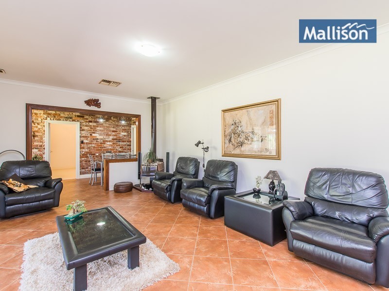 12 Foxton Drive, Oakford WA 6121