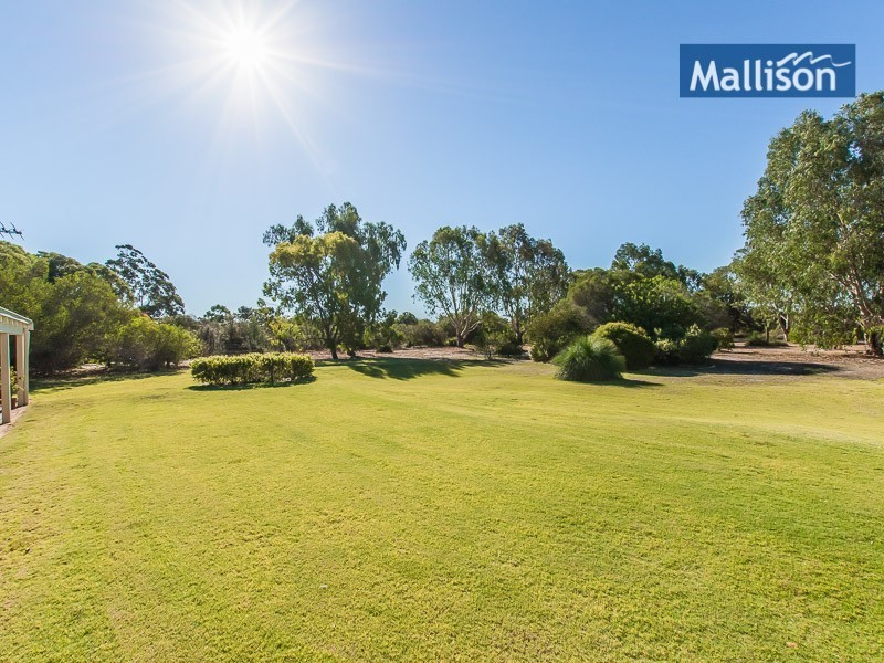 12 Foxton Drive, Oakford WA 6121