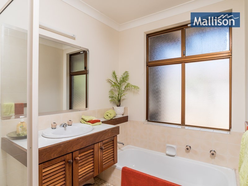 49 Nicholls Crescent, Bull Creek WA 6149