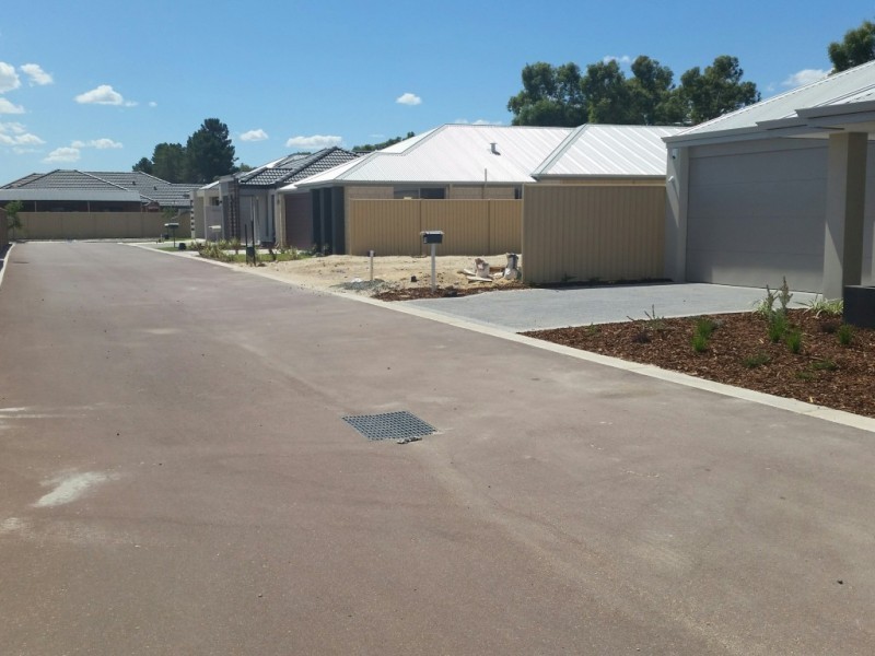 8 Letts Lane, Piara Waters WA 6112