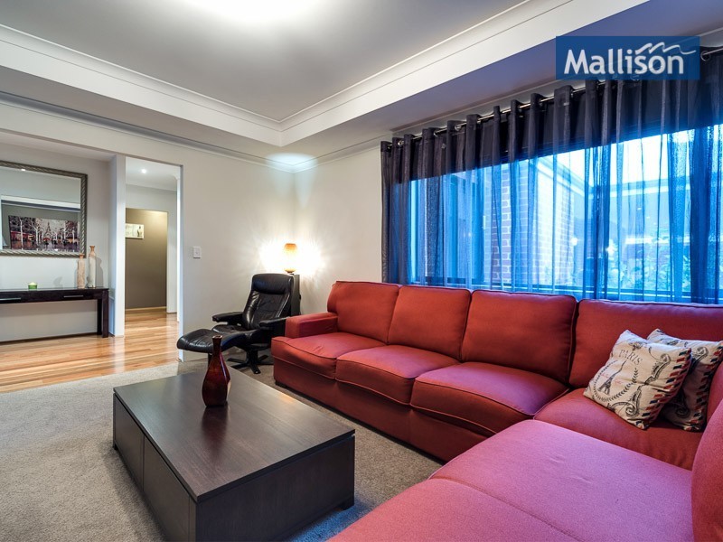 77 Johnsonia Bend, Hammond Park WA 6164