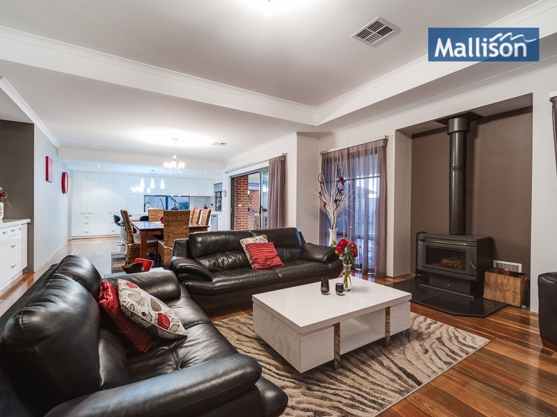 77 Johnsonia Bend, Hammond Park WA 6164