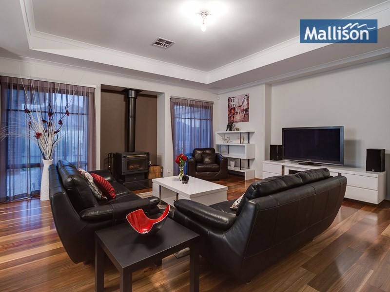 77 Johnsonia Bend, Hammond Park WA 6164