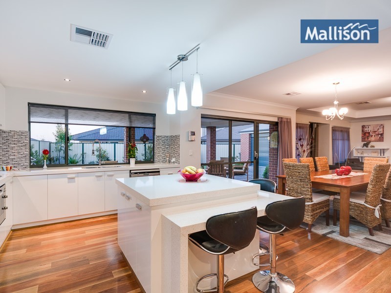 77 Johnsonia Bend, Hammond Park WA 6164