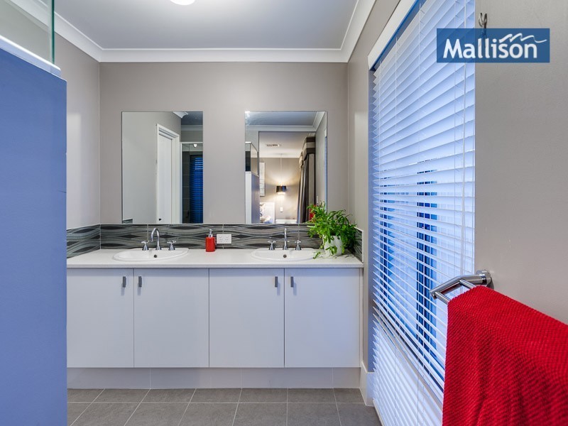 77 Johnsonia Bend, Hammond Park WA 6164