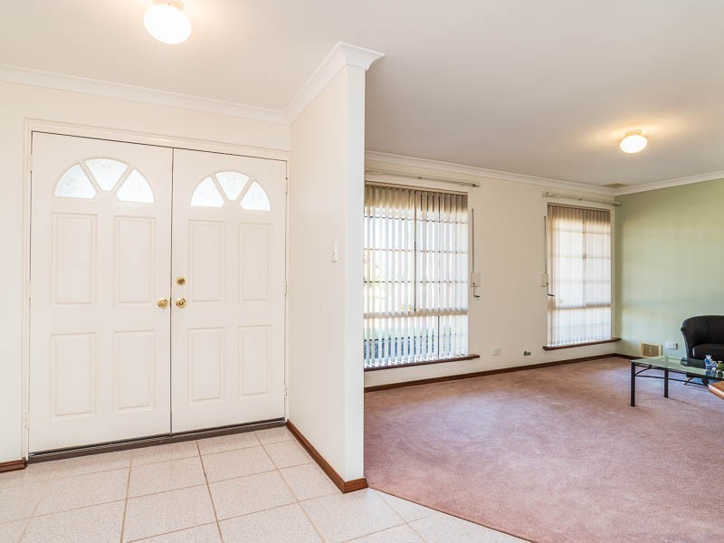 13 Wisteria Place, Thornlie WA 6108