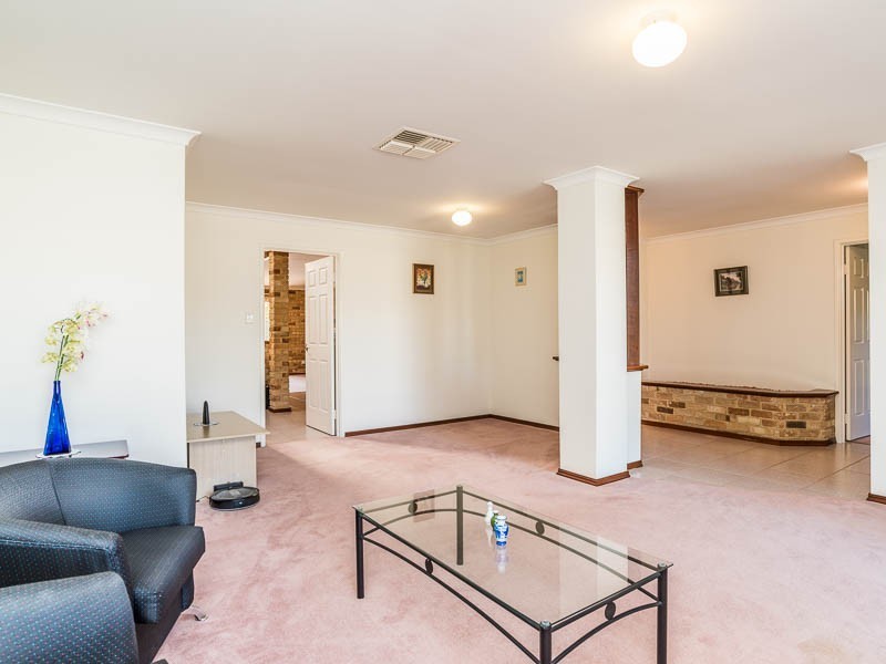 13 Wisteria Place, Thornlie WA 6108