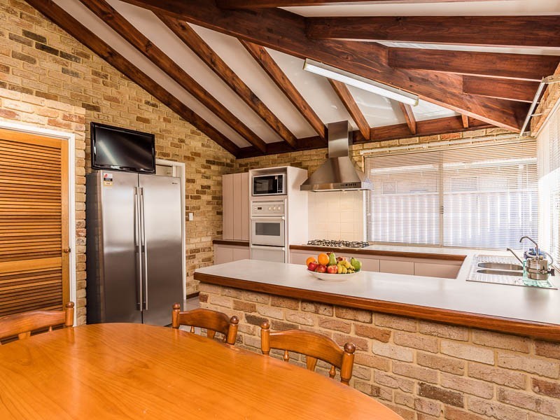 13 Wisteria Place, Thornlie WA 6108