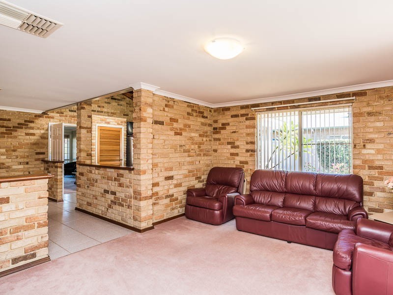13 Wisteria Place, Thornlie WA 6108